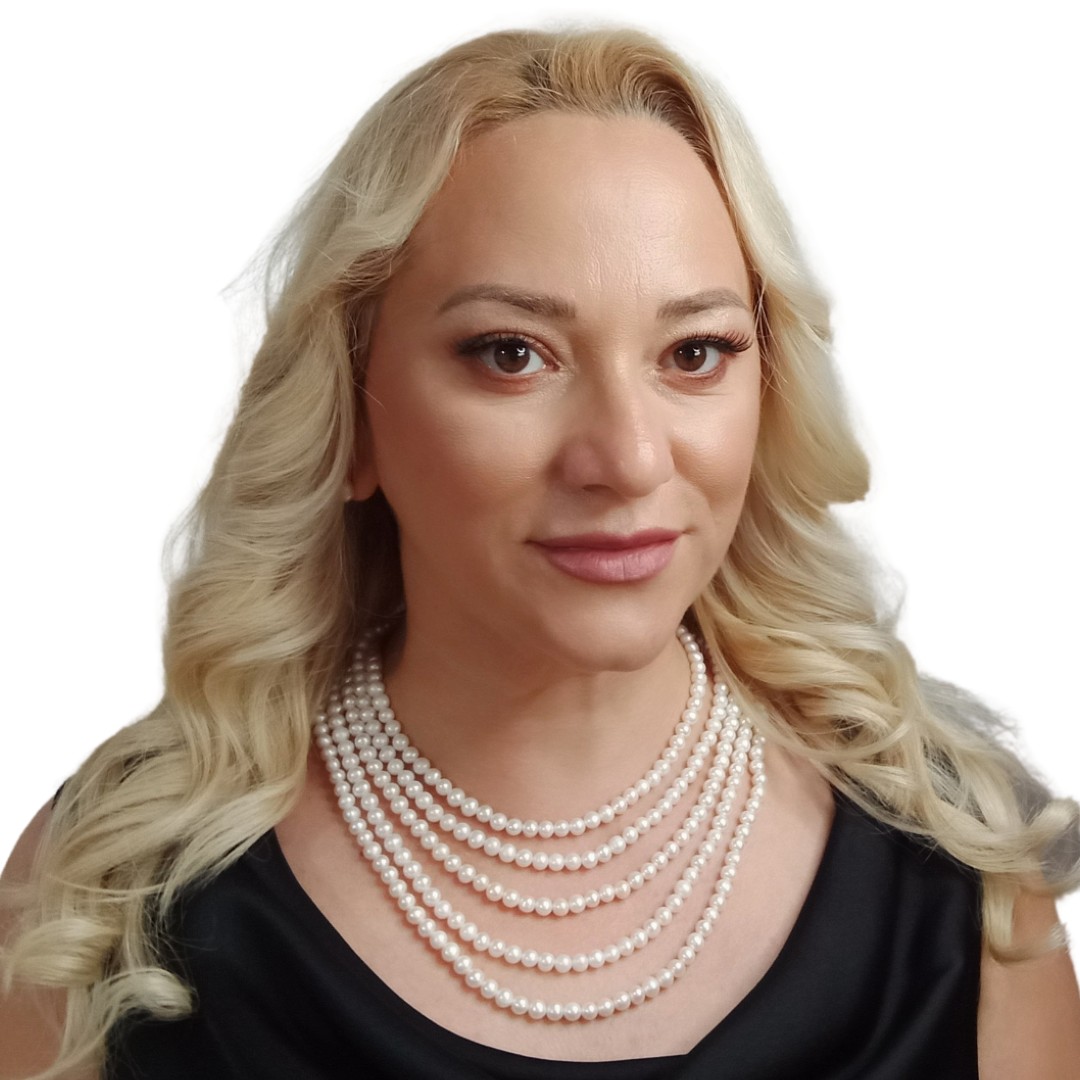 Colier cu Perle Naturale Albe, Calitatea AA+, Model Extravagance, Pe Model, Vedere Frontală, Păr Liber